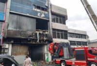 1765343156657-bangunan-rumah-toko-ruko-di-cempaka-baru-kemayoran-jakarta-pusat-jakpus-terbakar-proses-pemadaman-dan-evakuasi-korban-masih-di-1765271667569