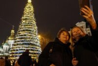 1765386331205-dekorasi-natal-hiasi-kyiv-di-tengah-deru-perang-1765346215373_169