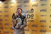 1765386332234-kapolres-pangandaran-akbp-andri-kurniawan-raih-penghargaan-detikjabar-awards-2025-1765375859325_169