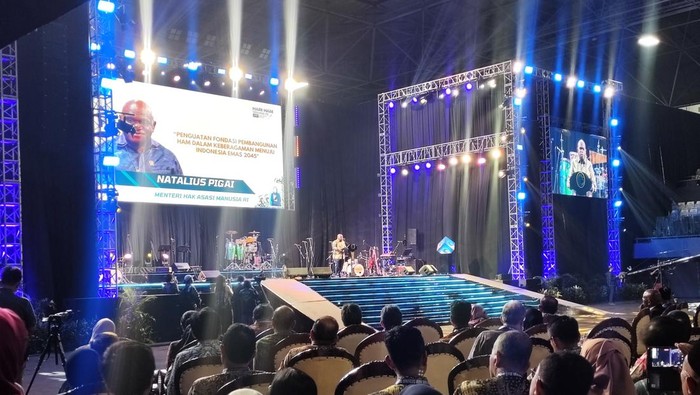 1765386333230-menteri-ham-natalius-pigai-saat-berpidato-dalam-peringatan-hari-ham-sedunia-di-jakarta-matiusdetikcom-1765382134732_169