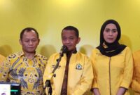 1765386334143-ketum-golkar-bahlil-lahadalia-tengah-adrialdetikcom-1765381376533_169