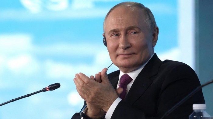 1765386334561-presiden-rusia-vladimir-putin-saat-menghadiri-forum-ekonomi-timur-di-vladivostok_169