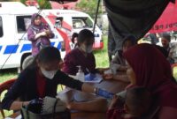 1765407884796-wakil-ketua-komisi-iv-dpr-alex-indra-lukman-mengerahkan-dokter-hingga-relawan-medis-ke-sejumlah-titik-terdampak-banjir-di-suma-1765398993825_169