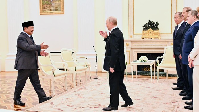 1765407888355-presiden-prabowo-subianto-kembali-bertemu-presiden-rusia-vladimir-putin-1765386999788_169