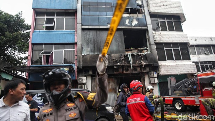 1765429602722-potret-terkini-pascakebakaran-di-cempaka-putih-21-orang-tewas-1765280143458_169