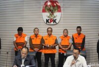 1765451144354-potret-bupati-lampung-tengah-ditahan-kpk-1765442076561_169