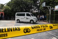 1765472732429-polisi-olah-tkp-mobil-tabrak-siswa-di-sdn-kalibaru-01-pagi-1765439484660_169