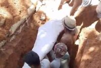 1765494274937-heboh-jenazah-masih-utuh-meski-sudah-30-tahun-dikubur-di-luwu-utara-1765428348695_169