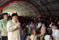 1765537552172-prabowo-saat-mengunjungi-korban-bencana-di-aceh-tengah-evadetikcom-1765535776446_169