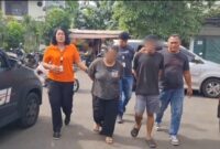 1765623902616-viral-pasutri-di-jakbar-gasak-uang-pedagang-dengan-modus-borong-bakso-1765620537023_169