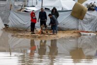 1765645520053-hujan-deras-perparah-krisis-pengungsi-palestina-di-kamp-nuseirat-1765544530189_169