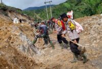 1765667089653-personel-polri-terlibat-bangun-jembatan-darurat-dan-sumur-bor-untuk-korban-bencana-aceh-sumatera-dokpolri-1765646411610_43