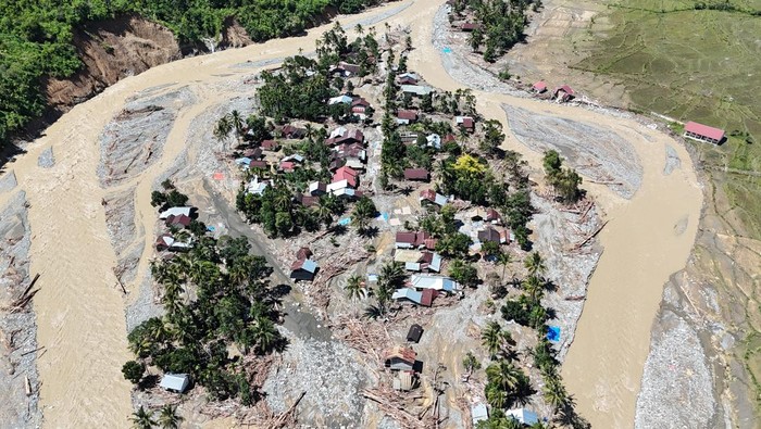 1765710352663-dampak-kerusakan-pascabanjir-bandang-di-nagan-raya-1764562775684_169