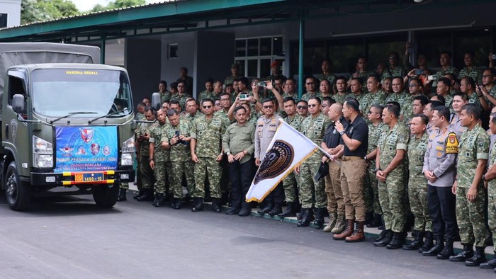 1765710354793-pamor-persada-gelar-bakti-sosial-dok-ist-1765707556706_169