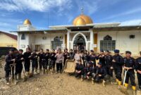 1765710360712-kapolri-jenderal-listyo-sigit-prabowo-meninjau-langsung-proses-pembersihan-awasan-masjid-syuhada-pascabencana-di-aceh-tamiang-1765705164597_169