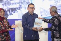 1765731930924-fadli-zon-luncurkan-buku-sejarah-indonesia-1765707986355_169