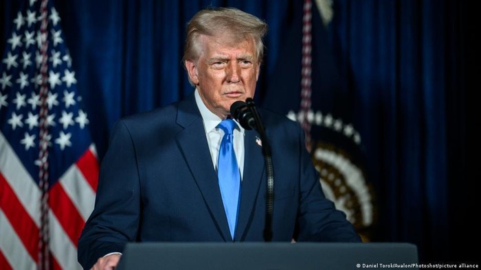 1765731931995-trump-jeda-pemberian-suaka-tanpa-batas-waktu-1764585692836_169