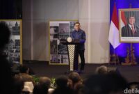 1765731933100-fadli-zon-luncurkan-buku-sejarah-indonesia-1765707986413_169