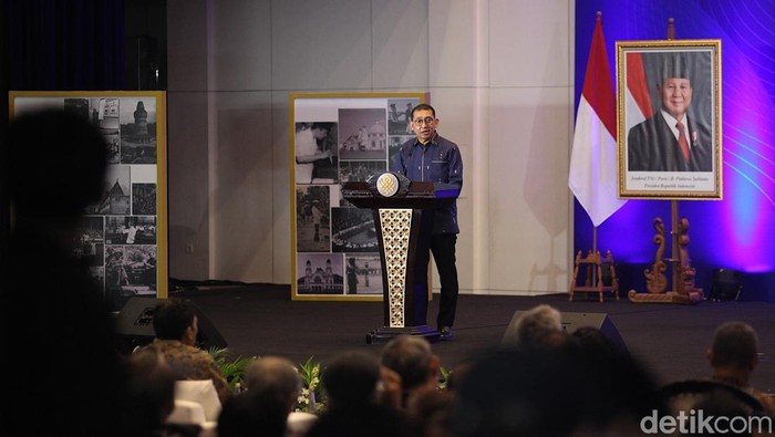 1765731933100-fadli-zon-luncurkan-buku-sejarah-indonesia-1765707986413_169