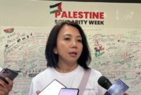 1765753485915-juru-bicara-kementerian-luar-negeri-kemlu-ri-yvonne-mewengkang-ditemui-usai-agenda-jalan-santai-walk-for-palestine-oleh-kemlu--1764478940238_169