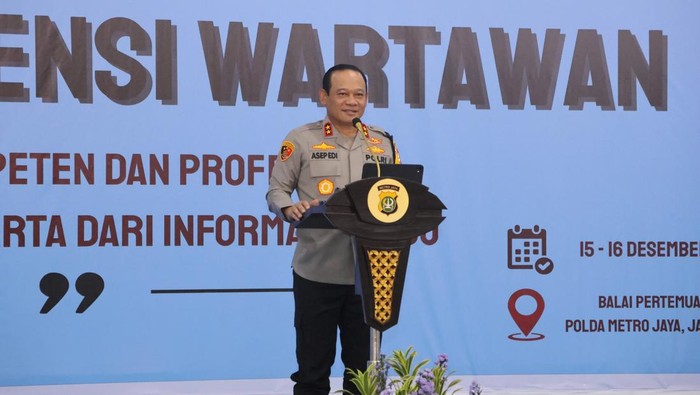 1765775186745-kapolda-metro-jaya-irjen-pol-asep-edi-suheri-membuka-kegiatan-uji-kompetensi-wartawan-ukw-2025-senin-15122025-1765770557728_169