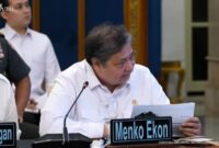 1765796754059-menko-perekonomian-airlangga-hartarto-di-sidang-kabinet-paripurna-senin-15122025-1765795951023_169