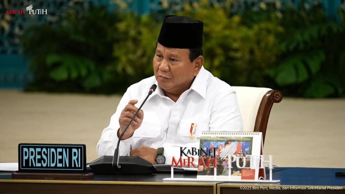 1765796756141-prabowo-pimpin-sidang-kabinet-paripurna-senin-15122025-1765793763785_169