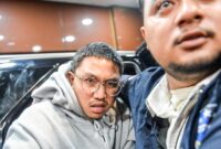 1765861580365-youtuber-muhammad-adimas-diperiksa-polda-jabar-usai-ditangkap-di-semarang-1765854541939_169