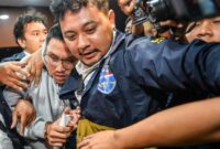 1765861581875-youtuber-muhammad-adimas-diperiksa-polda-jabar-usai-ditangkap-di-semarang-1765854541887