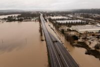 1765904749230-banjir-musim-dingin-rendam-kent-as-permukiman-dan-akses-publik-terdampak-1765858300489_169