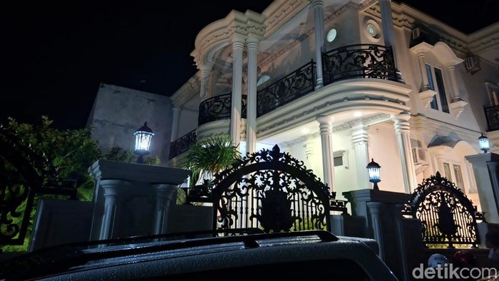 1765904752581-seorang-anak-berusia-9-tahun-tewas-bersimbah-darah-di-rumahnya-di-cilegon-banten-m-iqbaldetikcom-1765898197652_169