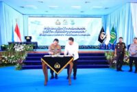 1765904754646-kapolri-jenderal-listyo-sigit-prabowo-saat-penandatanganan-nota-kesepahaman-mou-tentang-penerapan-kuhp-kuhap-baru-bersama-jaks-1765896506049_169