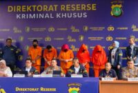 1765991147645-polda-metro-jaya-merilis-pengungkapan-kasus-klinik-aborsi-ilegal-di-kawasan-jakarta-timur-1765986250504_169