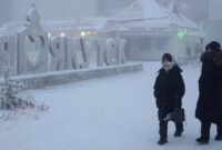1765991149358-hiruk-pikuk-warga-yakutsk-saat-diterpa-suhu-minus-45-derajat-celsius-1765958336108_169