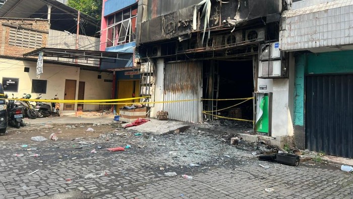 1765991152240-kondisi-terkini-tkp-kebakaran-terra-drone-tewaskan-22-orang-1765332837748_169