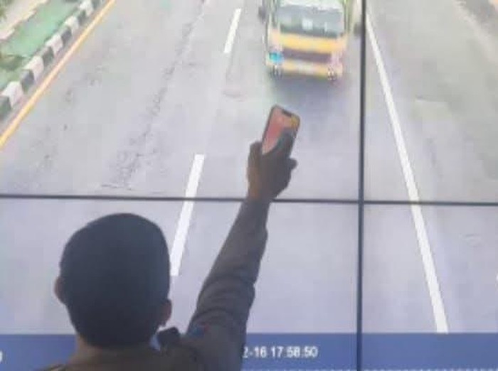 1766012679931-cctv-tabrak-lari-1765974913905_43