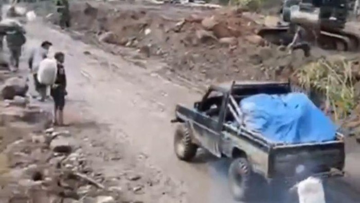 1766012680450-akses-jalan-kka-yang-menghubungkan-kabupaten-aceh-utara-dan-kabupaten-bener-meriah-dapat-dilintasi-kendaraan-roda-empat-1765996747703_169