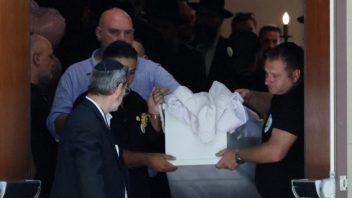 1766034345289-tangis-iringi-pemakaman-matilda-korban-termuda-penembakan-massal-di-australia-1766027984146_169