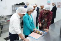 1766034346467-delegasi-prancis-kunjungi-sppg-polri-pejaten-1766033390465_169