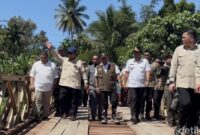 1766034350438-prabowo-meninjau-jembatan-bailey-mantuang-di-padang-pariaman-kamis-18122025-1766032517191_169