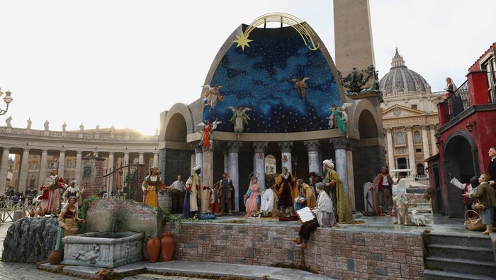1766077552978-adegan-kelahiran-yesus-karya-italia-dipamerkan-di-vatikan-jelang-natal-1766044621691_169