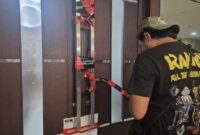 1766077556284-pintu-ruang-kerja-bupati-bekasi-disegel-penyidik-kpk-pada-kamis-malam-antarapradita-kurniawan-syah-1766067825935_169