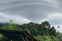 1766099078499-awan-lenticularis-muncul-di-gunung-tanggamus-lampung-1766056094495_169