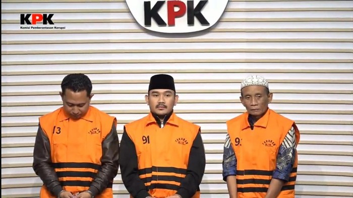 1766185475382-bupati-bekasi-ade-kuswara-jadi-tersangka-kpk-1766184058379_169