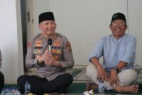 1766228757494-kapolres-tangsel-akbp-victor-inkiriwang-memberikan-safe-deposit-kepada-dkm-masjid-al-hadi-di-curug-tangerang-1751305562812_43