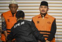 1766293542365-kpk-tahan-bupati-bekasi-1766204527220_169