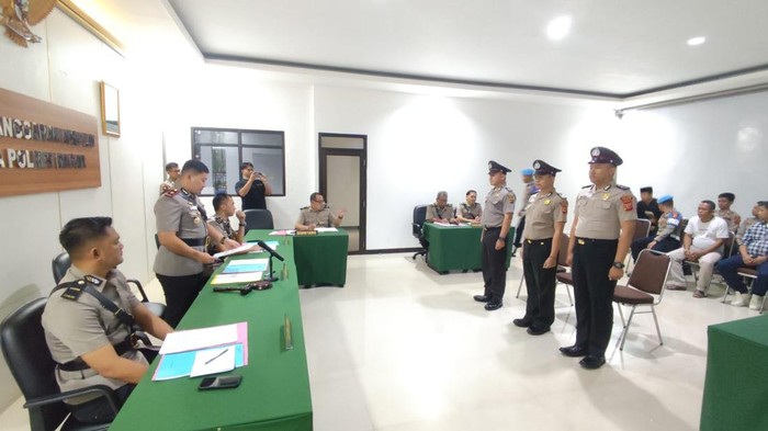 1766919959002-3-anggota-polres-bogor-jalani-sidang-etik-dokistimewa-1766911705819_169