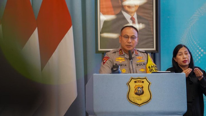 1766941530048-rilis-akhir-tahun-2025-polda-riau-1766921682888_169