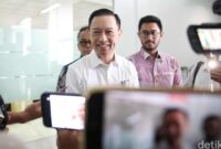 1767006363510-tom-lembong-laporkan-hakim-ke-ky-usai-dapat-abolisi-1754884445943