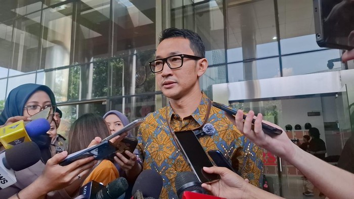 1767027925613-jubir-kpk-budi-prasetyo-adrialdetikcom-1754028063991_169